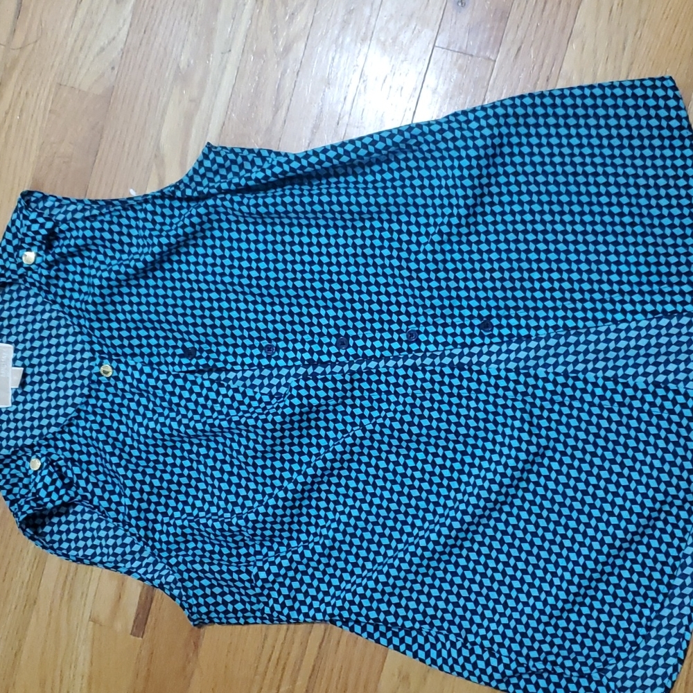 Michael's Kors sleeveless blouse. Size 8. Worn two times. In excellent condition